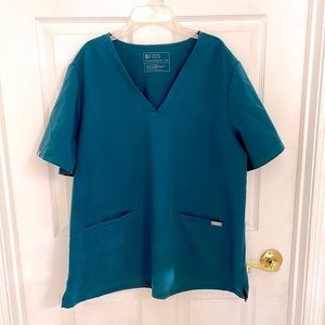 FIGS Women’s Caribbean Blue 3 pocket Scrub Top (Casma)